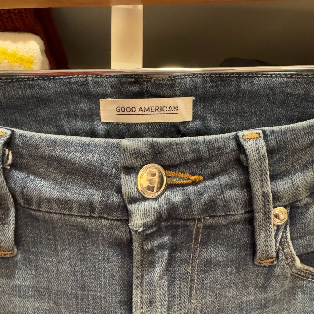 Good American Good Waist Cropped Jeans - Picture 13 of 16